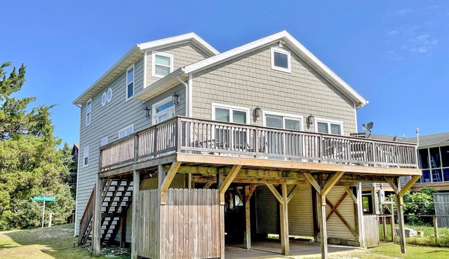 Stranded On Purpose "Bluebird Day Too": Spacious dog friendly with a pool table