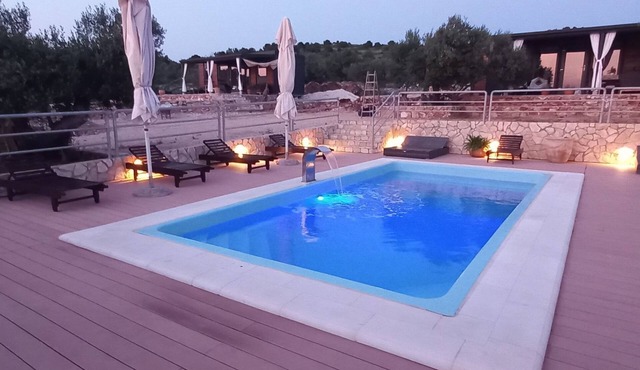 Strandhaus Sofia - Ferienanlage Bain, Žut - Kornati by Interhome