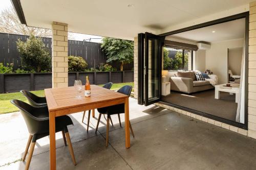 Strandon Coastal Townhouse - New Plymouth