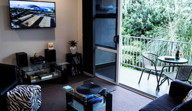 Strandon Loft - Serene Beachside Retreat