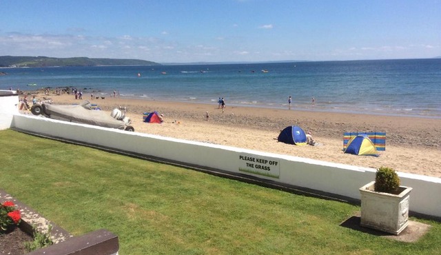 Strandways Court Apartment