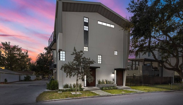 Strata Barn & Artist House In Hyde Park | Two Luxurious Side-by-Side Homes