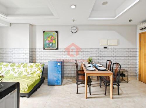 Strategic 2BR Capitol Apt Senen Max 8 Free Parking by 2ndHome
