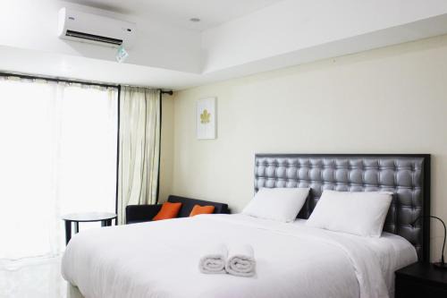 Strategic Studio Room Tamansari La Grande Apartment By Travelio