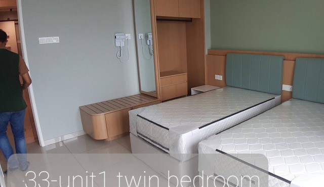 Strategically location, walkable to food area, easy access to any area.