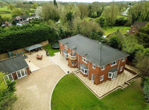 Stratford 4 BR Family Mansion with Pool, Gym BBQ