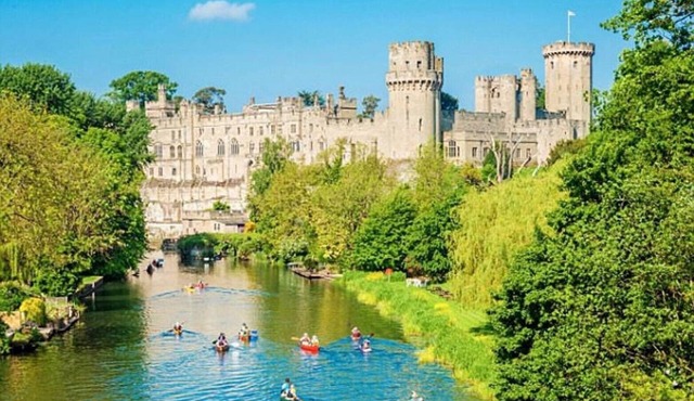 Stratford house - perfect get together place for up to 16 friends and family