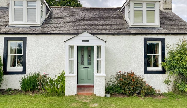 STRATHANNAN, pet friendly, with open fire in Moffat