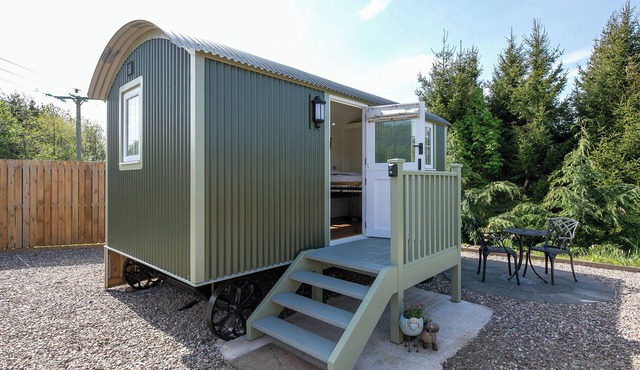 STRATHMORE, romantic, with a garden in Forfar