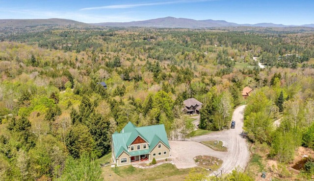 Stratton; 4 min! Luxury, Shuttle, King Beds, Hot Tub, 2 FP, large groups!