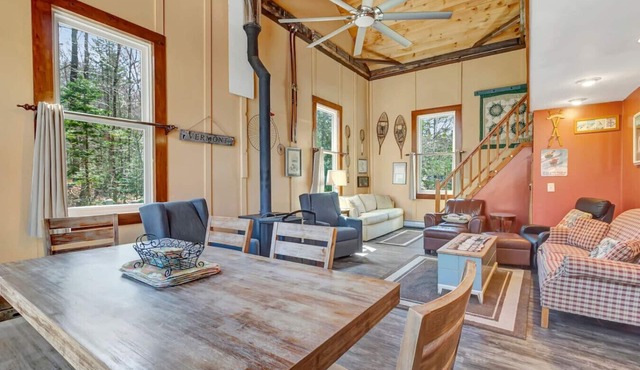Stratton; 6 min. King beds. Pool Table. Dog friendly