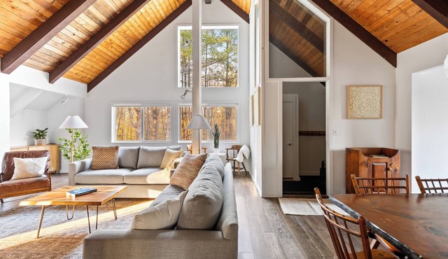 Stratton Ski Haus | A-Frame Hot Tub Sauna EV Sleeps 10