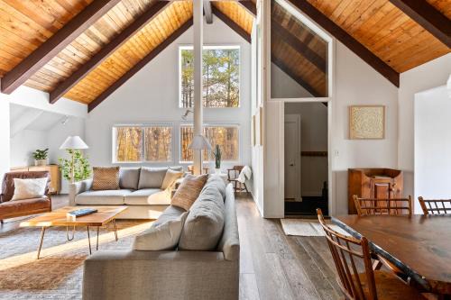 Stratton Ski Haus AFrame Hot Tub Sauna EV Okemo