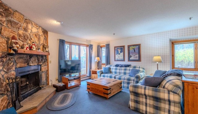 Stratton walk on/off, walk to village, fireplace