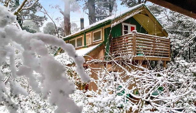 Strawbale HavennEarthen home in Medlow - romantic getaway for nature lovers