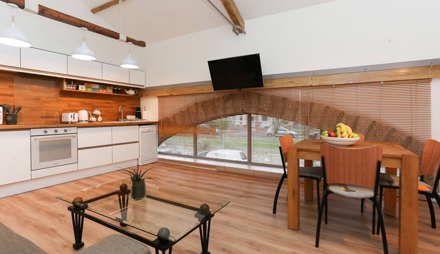 Strawberry Line, Flat 2