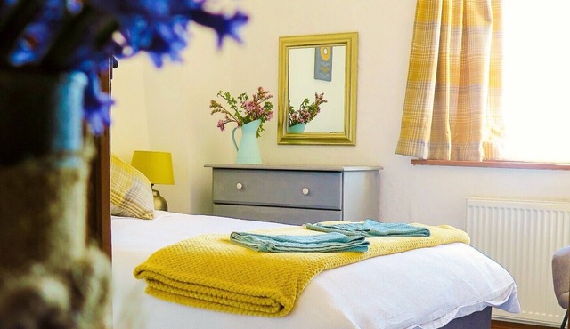 Strawfields. Fantastic rural location. Close to beaches. Games barn and Alpacas.