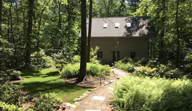 Stream-Side Guesthouse In beautiful Rawley Springs