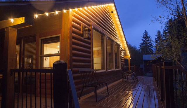 Streamside 2 bd Cabin w/hot tub at Sundance.