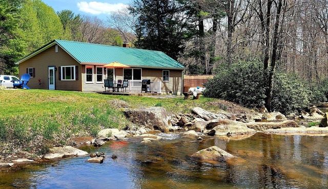 Streamside Family Friendly Accommodations minutes from Ohiopyle!
