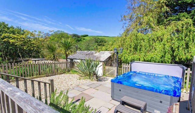 Streamways Slps 12-16 Hot Tub* with Views & Cabin