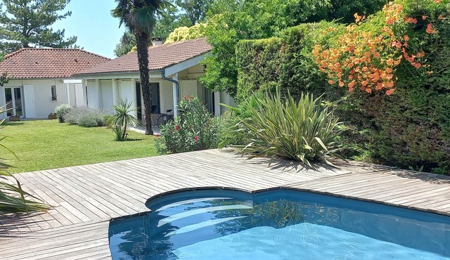 Street level house not overlooked with private pool