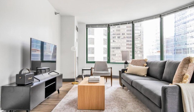 Streeterville 1BR w Deck Pool nr Beach CHI-586