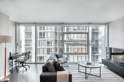 Streeterville jr 1br w pool gym nr Riverwalk CHI-875