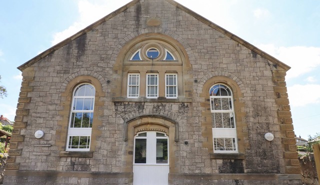 STRENGTH ROOMS, pet friendly, character holiday cottage in Dyserth