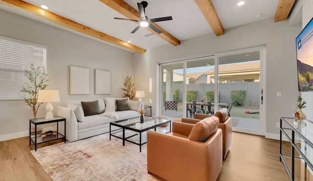 Stress-Free in Q.C Sleeps 8! Luxury Living, Low Cost