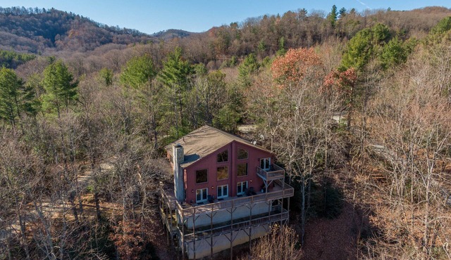 Stress Re-Leaf - Blowing Rock Cabin with great view, hot tub, pool table