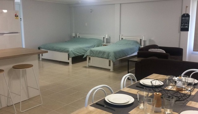 Stretton Lane - close to airport