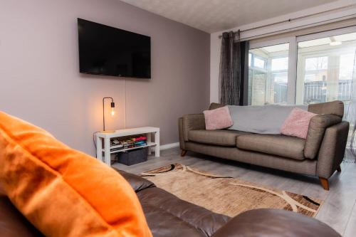 Stridingedge - 3 Bedroom 5 beds Sleeps 6 Ideal For Contractors