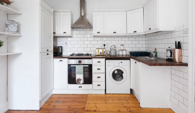 Striking 1 bed apartment Edinburgh