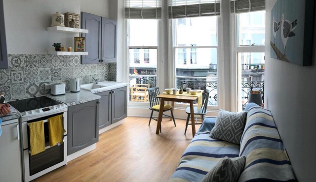 Striking Seaside One Bed Balcony Flat in Brighton