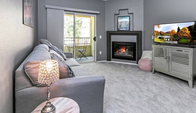 STRIP CLOSE- QUIET- SERENE-PRIVACY- NEW REMODEL-