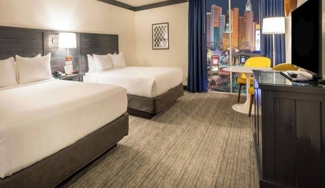 Strip View Queen | OYO Las Vegas Hotel | Casino Access & On-Site Lounge