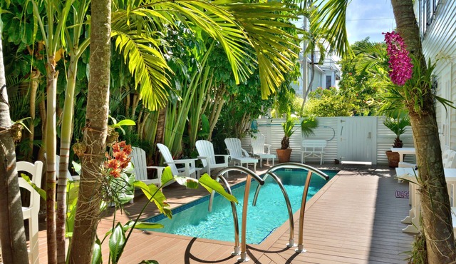 STRIPES ~ Delightful Condo w/Shared Pool in the Heart of Old Town Key West!