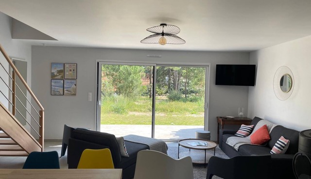 "Stroll along the seaside" 9 people max