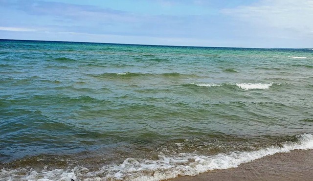 Stroll down Merry Ln to the sandy bottom beach of your dreams LAKE HURON