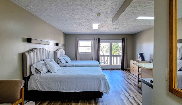 Stroll to Douglas Lake, Sleeps 4, Dog OK, Games, Gym