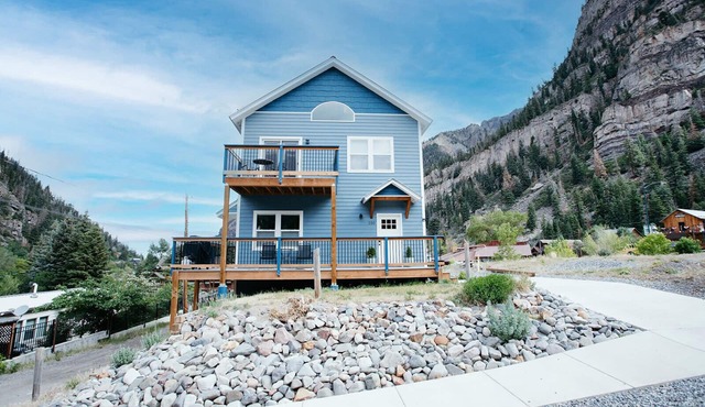 Stroll to Hot Springs & Trails | Near Downtown | Stunning Virws