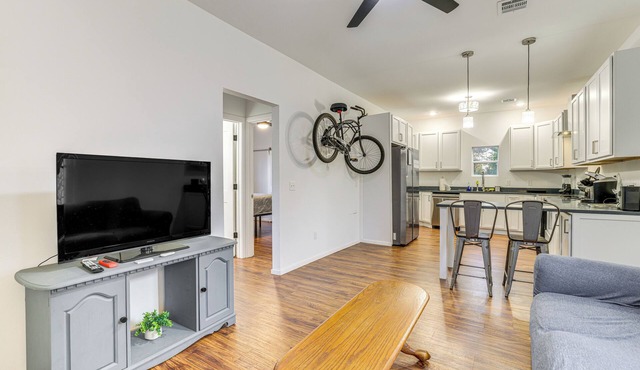 Stroll to Main St Eats! Pet-Friendly Joplin Escape