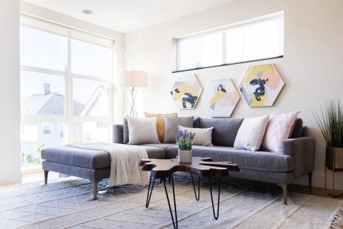 Stroll to PikeSpace Needle from a Cap Hill Loft