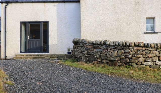 STRUTHAN, pet friendly, character holiday cottage in Isle Of Lewis