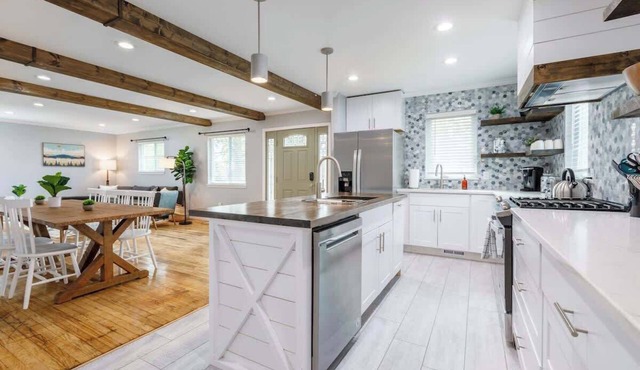 Stunning Three Bedroom Lake Escape