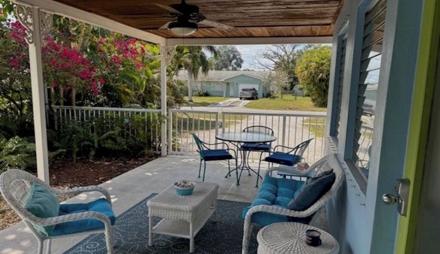Stuart Cottage II Pet Friendly, Remodeled, close to beach and quaint downtown