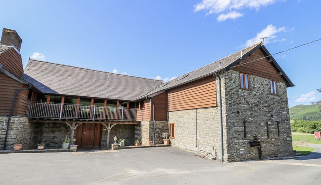 STUD FARM HOUSE, pet friendly, luxury holiday cottage in Knighton