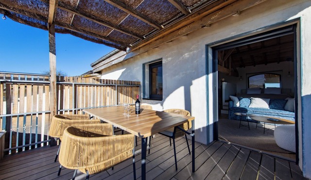 Studio Apartment 'Au Chai Bigaroux' with Private Terrace, Wi-Fi and Air Conditioning