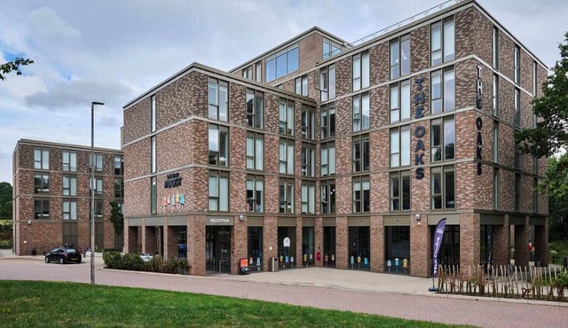 Student Only The Oaks